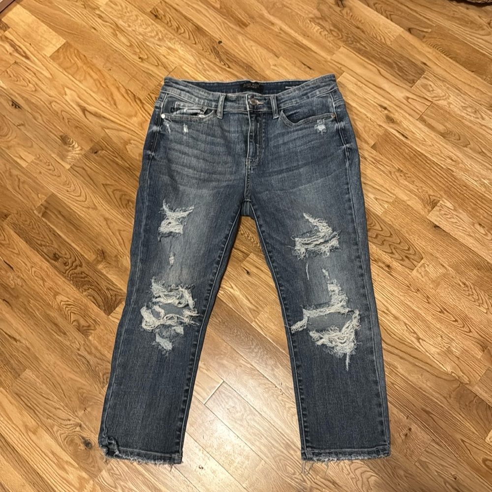 EUC Judy Blue 11/30 Skinny Fit Capri Jeans